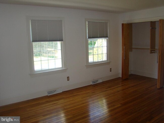 Building Photo - 1065 Lyme Ct