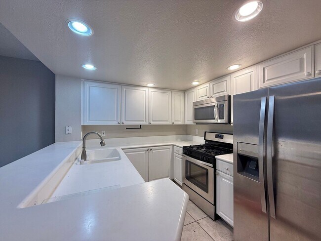 Building Photo - Experience the Charm of This Beautifully U...