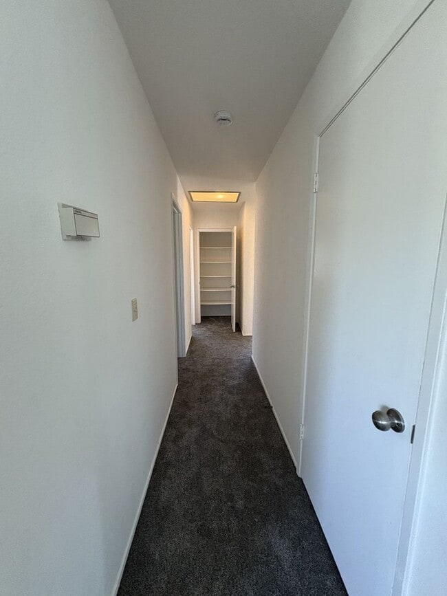 Building Photo - Beautiful 4-bedroom home close to schools ...