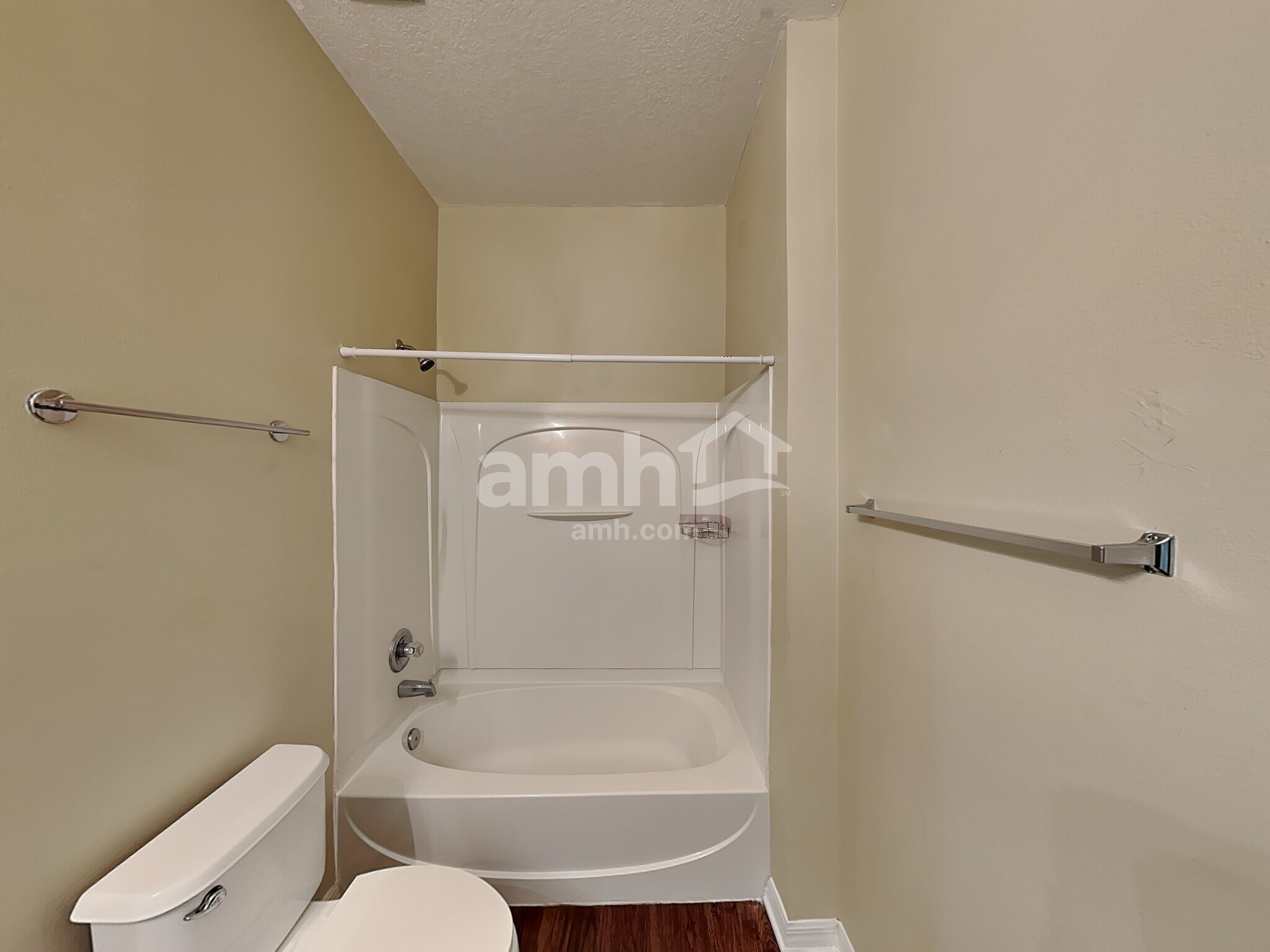 Building Photo - 517 Vicks Landing Dr