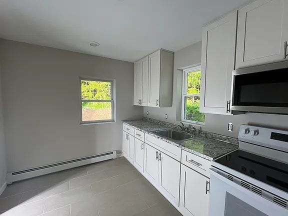 Building Photo - Move in to this singe family fully renovated home featuring 3 bedrooms 2 full baths located direc...