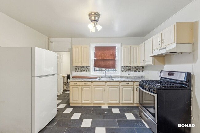Building Photo - Charming 3BR Townhome in Baltimore