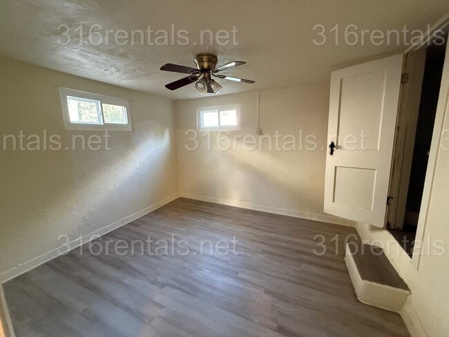 Building Photo - $625 - 1 Nonconforming room / 1 bathroom - Apartment in the McCormick Neighborhood