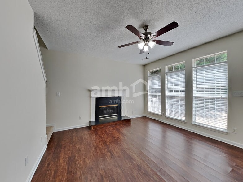 Building Photo - 1617 Oak Knoll Ln