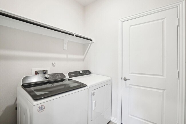 Building Photo - 4012 Sandstone Dr
