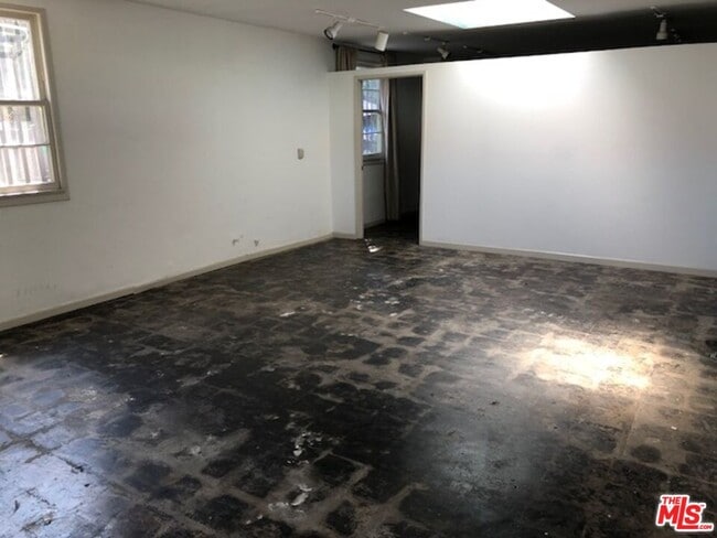 Building Photo - 5422 Washington Blvd