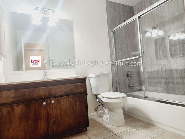 Building Photo - Renovated Halfplex! - Available Now!!