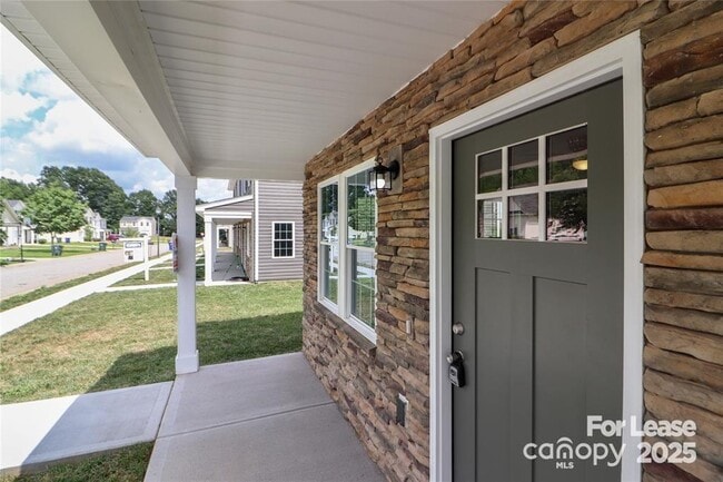 Building Photo - 3967 Newhall Dr NW