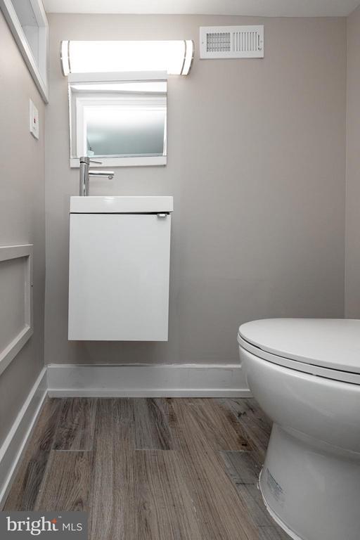 Building Photo - 1443 N Hollywood St