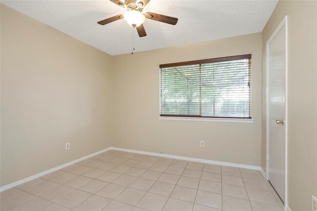Building Photo - 6903 Foxmont Ln