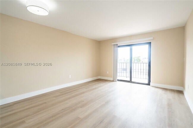 Building Photo - 6960 Rue Vendome