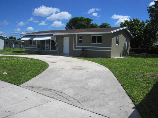 Building Photo - 3151 SW 37th Terrace