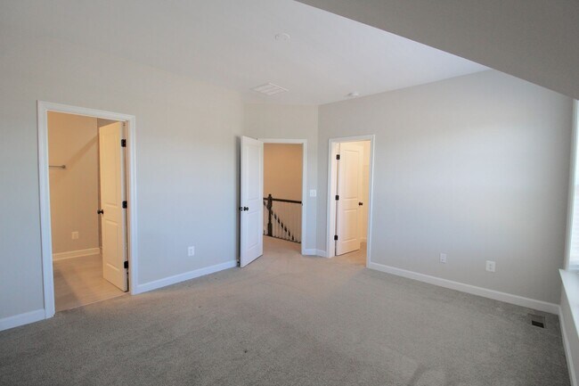 Building Photo - 3398 Monterey Dr