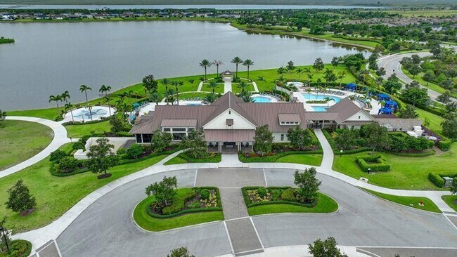 Building Photo - 601 Hookline Cir