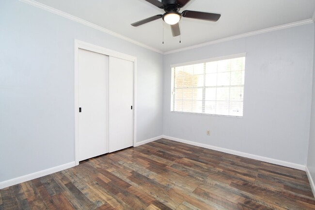 Building Photo - Beautiful 3BR Home in North Hill – Special: ½ Off Deposit for Active-Duty Military!