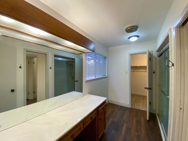 Building Photo - Beautiful Home Located in Thousand Oaks Mo...