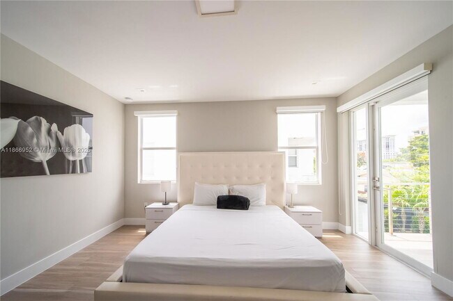 Building Photo - 3653 SW 26th St