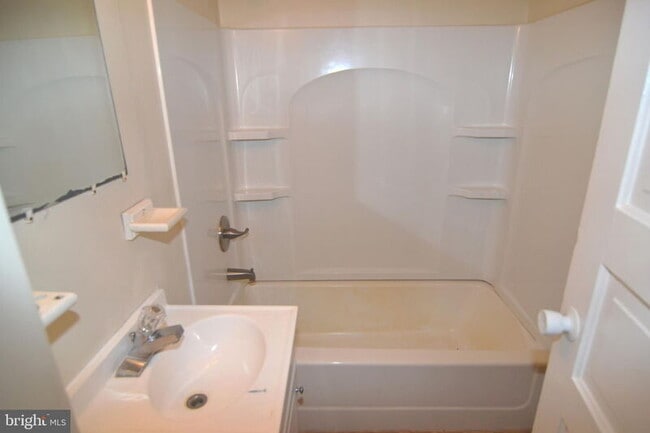 Building Photo - 5380 Beta Pl