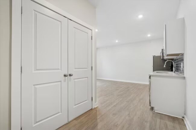 Building Photo - 1522-1532 W Girard Ave