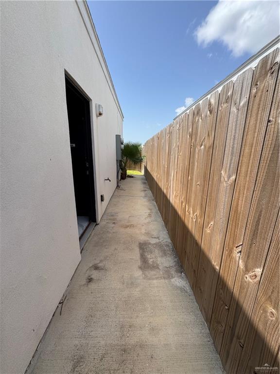 Building Photo - 1420 E Hibiscus Ave
