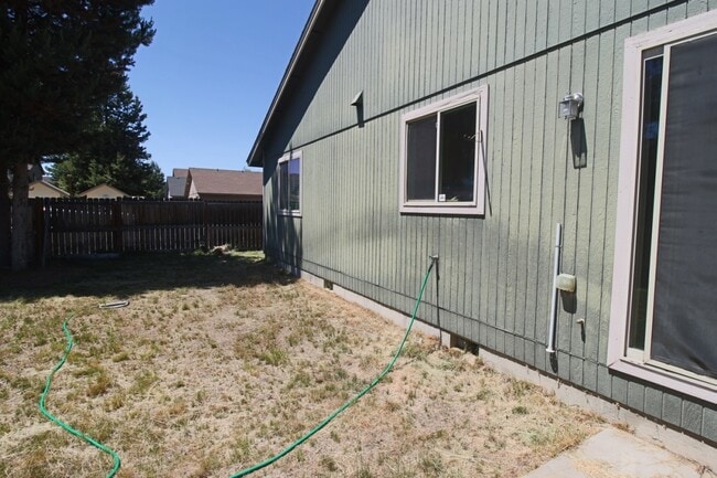 Building Photo - $500 OFF First Month Rent | 12 Month Lease | Huntington Meadows