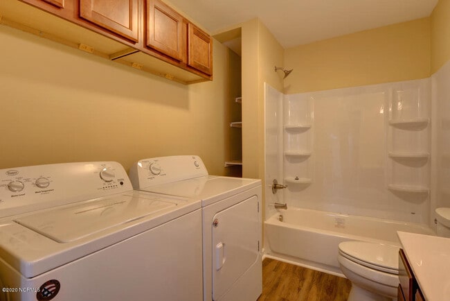 Building Photo - 2251 Onslow Dr