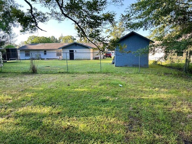 Building Photo - 4246 Minoso St