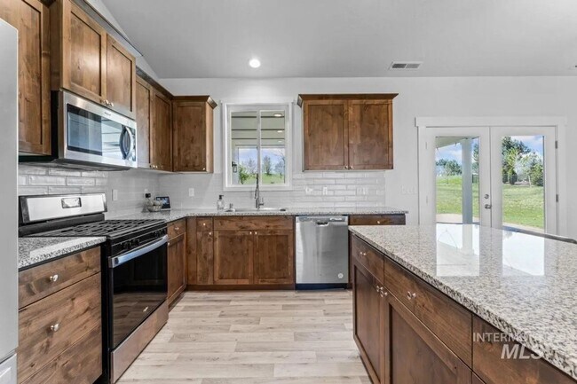 Building Photo - Beautiful 4/3 on TimberStone Golf Course