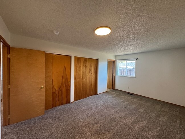 Building Photo - 6808 Clinton Way