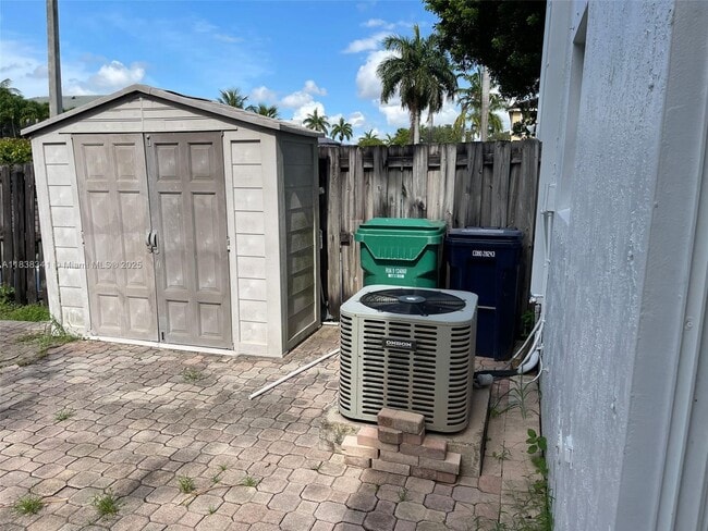 Building Photo - 14888 SW 9th Ln