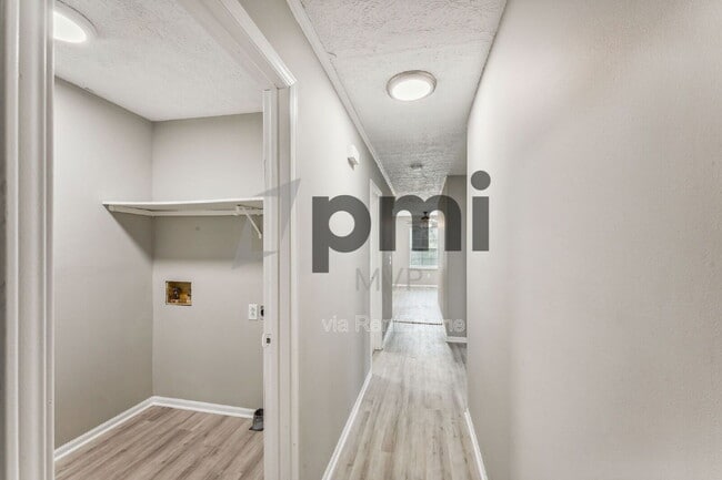 Building Photo - 3783 Petzinger Rd