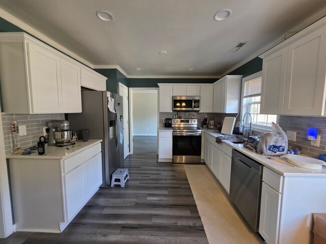 Building Photo - Close to Base, Far from the Traffic – 4BR Home Near MCAS New River