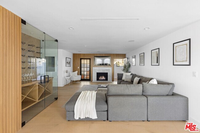 Building Photo - 3909 Villa Costera