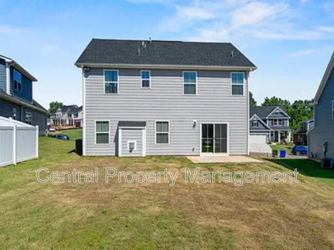 Building Photo - 200 Hollythorpe Ln