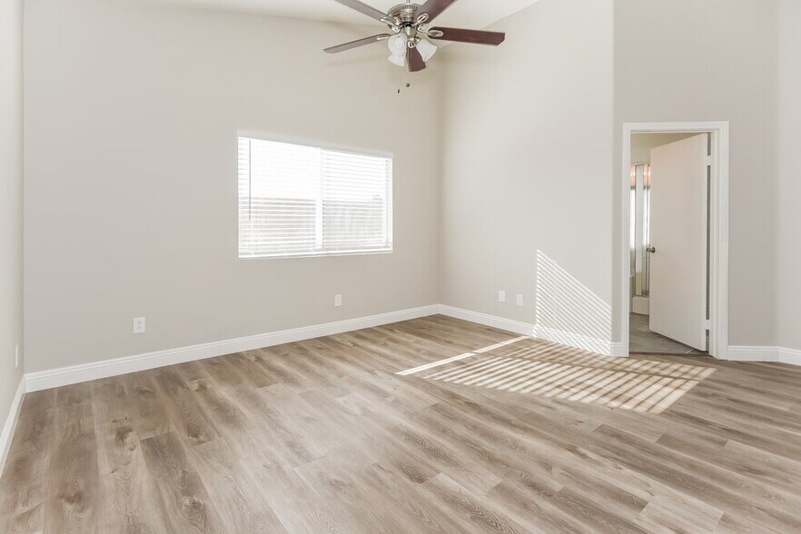 Building Photo - 2519 Hollow Oak Ave