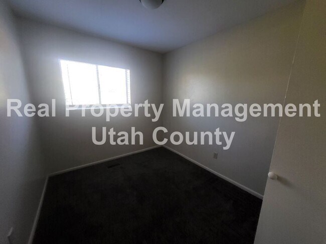 Building Photo - 1052 Ellen Cir