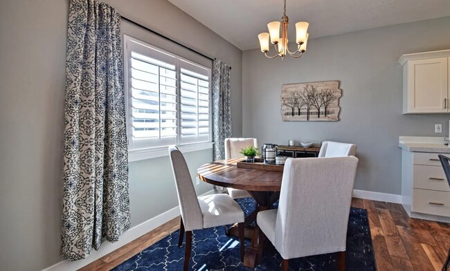 Building Photo - 4 bedroom/2.5 bathroom Townhome in Eagle Mountain