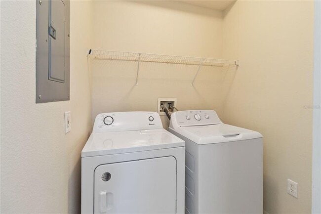 Building Photo - 214 Monroe Cir