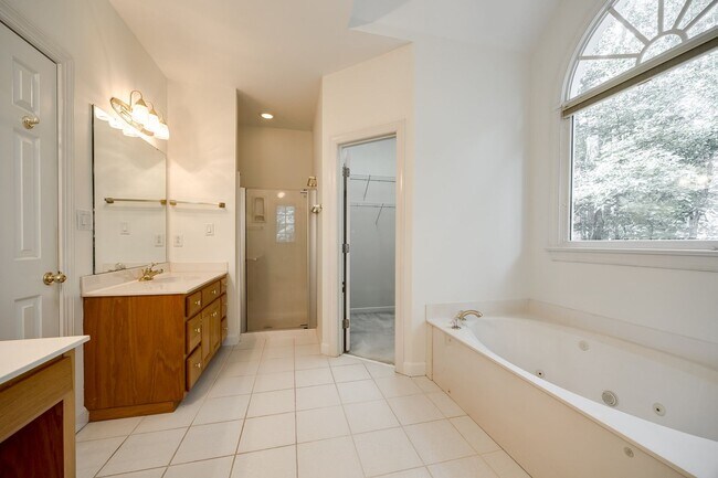 Building Photo - Exceptional 4 Bedroom Ranch in Steele Creek!