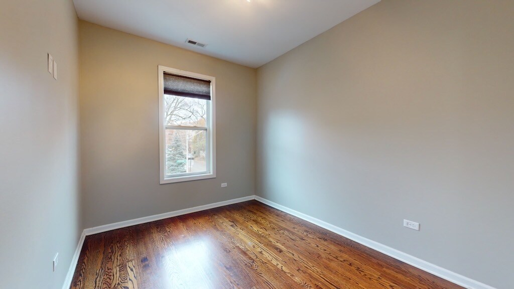 Building Photo - 2103 W Fletcher St