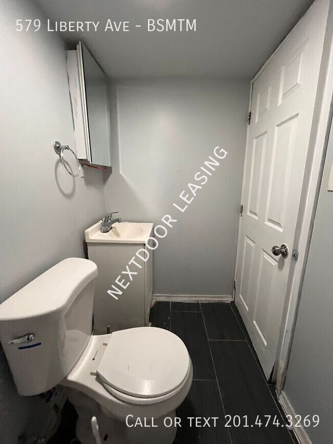 Building Photo - 579 Liberty Ave