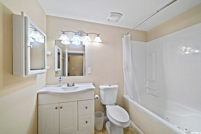 Building Photo - 3891 E Cunninghill Dr