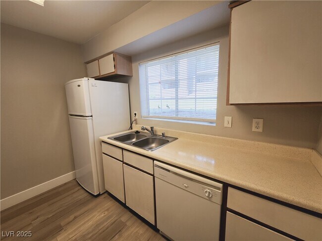 Building Photo - 2750 S Durango Dr