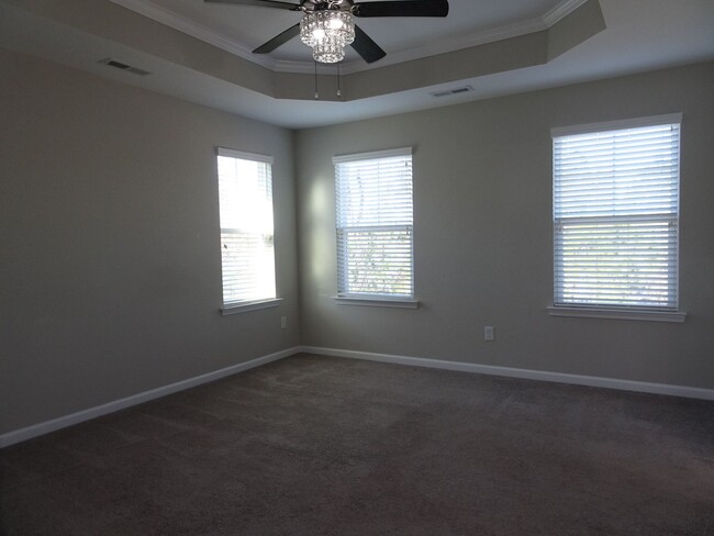 Building Photo - 4 Bedroom 3.5 Bath 3 Story Townhome for Re...