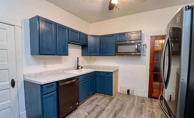 Building Photo - 1/2 OFF 1st MONTH'S RENT - Cozy Home w/ La...