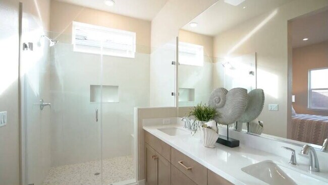 Building Photo - Charming 2-Bedroom Home with Central Vacuum & 2 Baths on Edgewood Drive!
