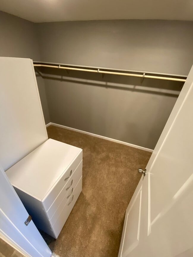 Building Photo - Beautiful home in desirable neighborhood for rent in Visalia CA