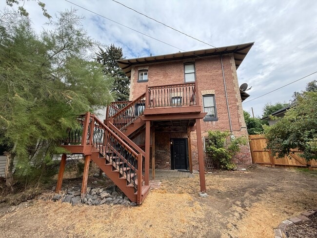 Building Photo - Elegant 2 Bed, 1 Bath Home on South Hill!