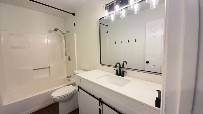 Building Photo - Spacious 4-Bedroom Cul-de-Sac Home with Fenced Yard!