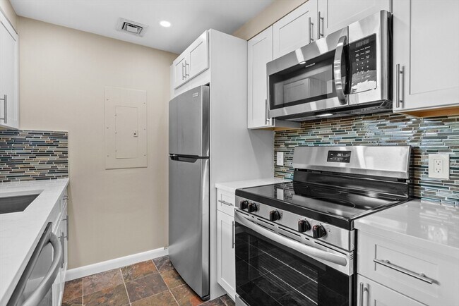 Building Photo - 72 Lubec St